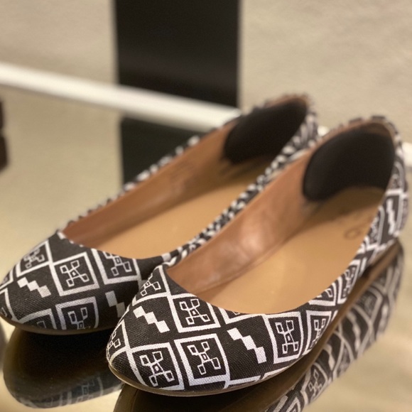Black & White Geometric Tribal Print Ballet Flats - Picture 6 of 9